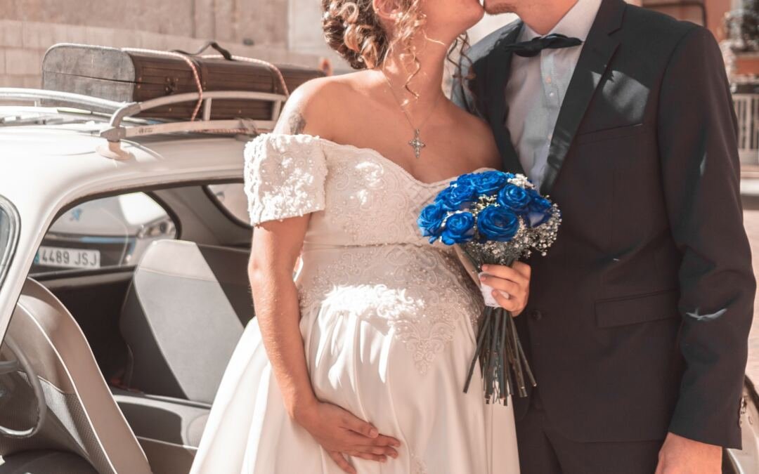 Traumhaft heiraten: Der Guide für das perfekte Umstandsbrautkleid