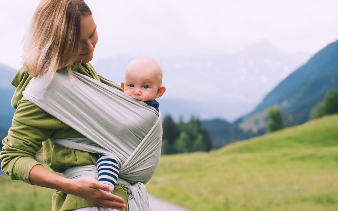 Tragetuch binden: Die Anleitung, mit der du dein Baby sicher und entspannt trägst