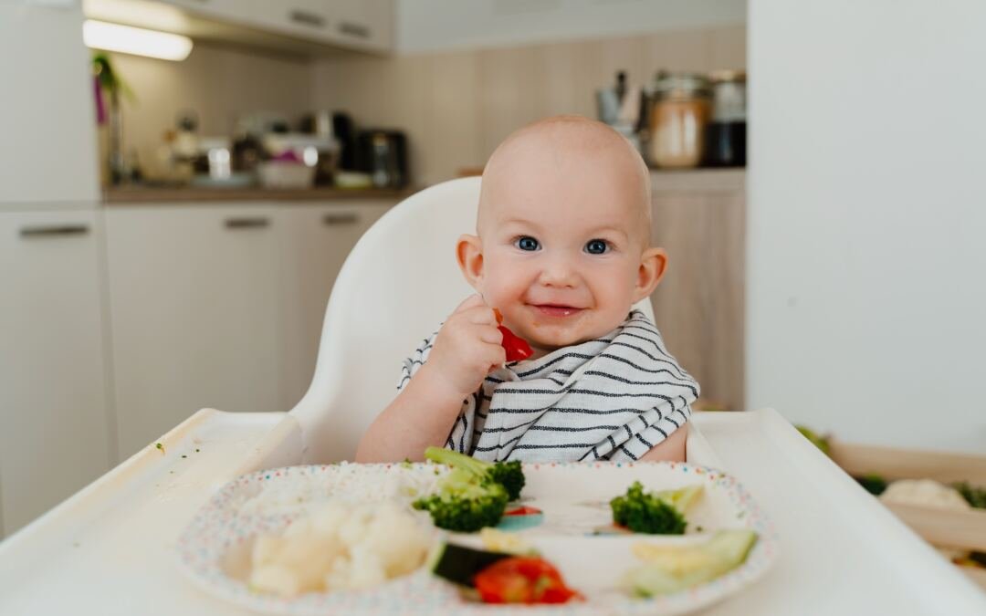 Baby-Ernährungsplan: Wann darf dein Kind was essen – und wie viel?